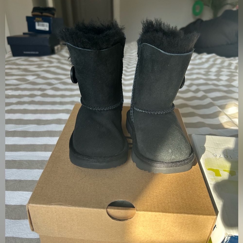 Black toddler Bailey button Uggs 
Worn once in excellent condition.
